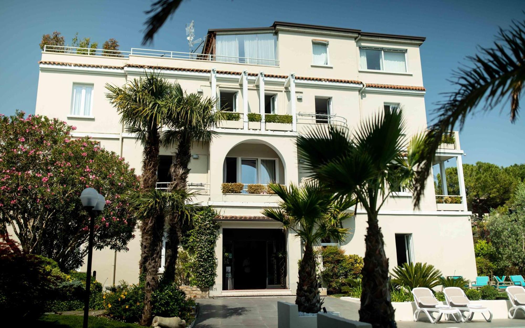 Hotel Benaco Desenzano del Garda Exterior photo